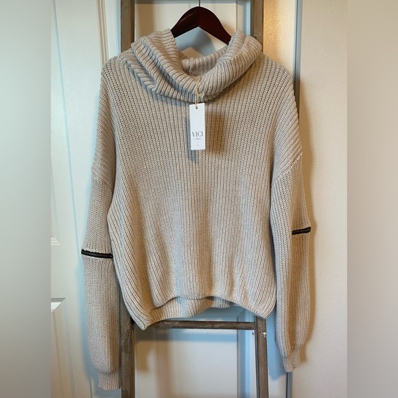 NWT - VICI - Shoreditch Cotton Blend Zip Sleeve
Knit Sweater - Size Large - Picture 6 of 9